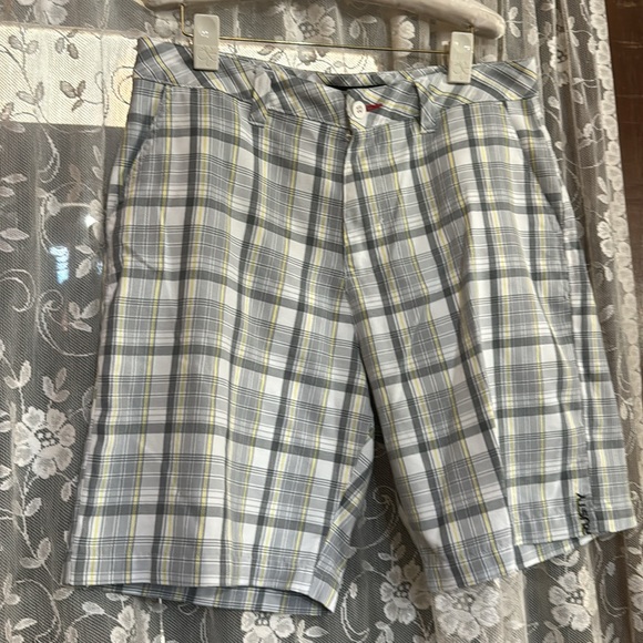 Rusty brand size 36 men’s plaid shorts excellent condition only used once - Picture 4 of 8